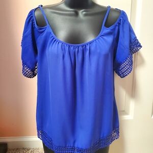 VENUS Cold Shoulder Flowy Top